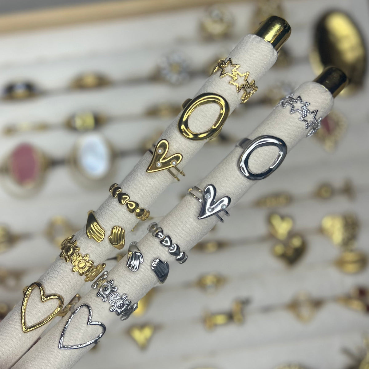Meerdere ringen combineren: stijlvolle tips voor een trendy & gebalanceerde look