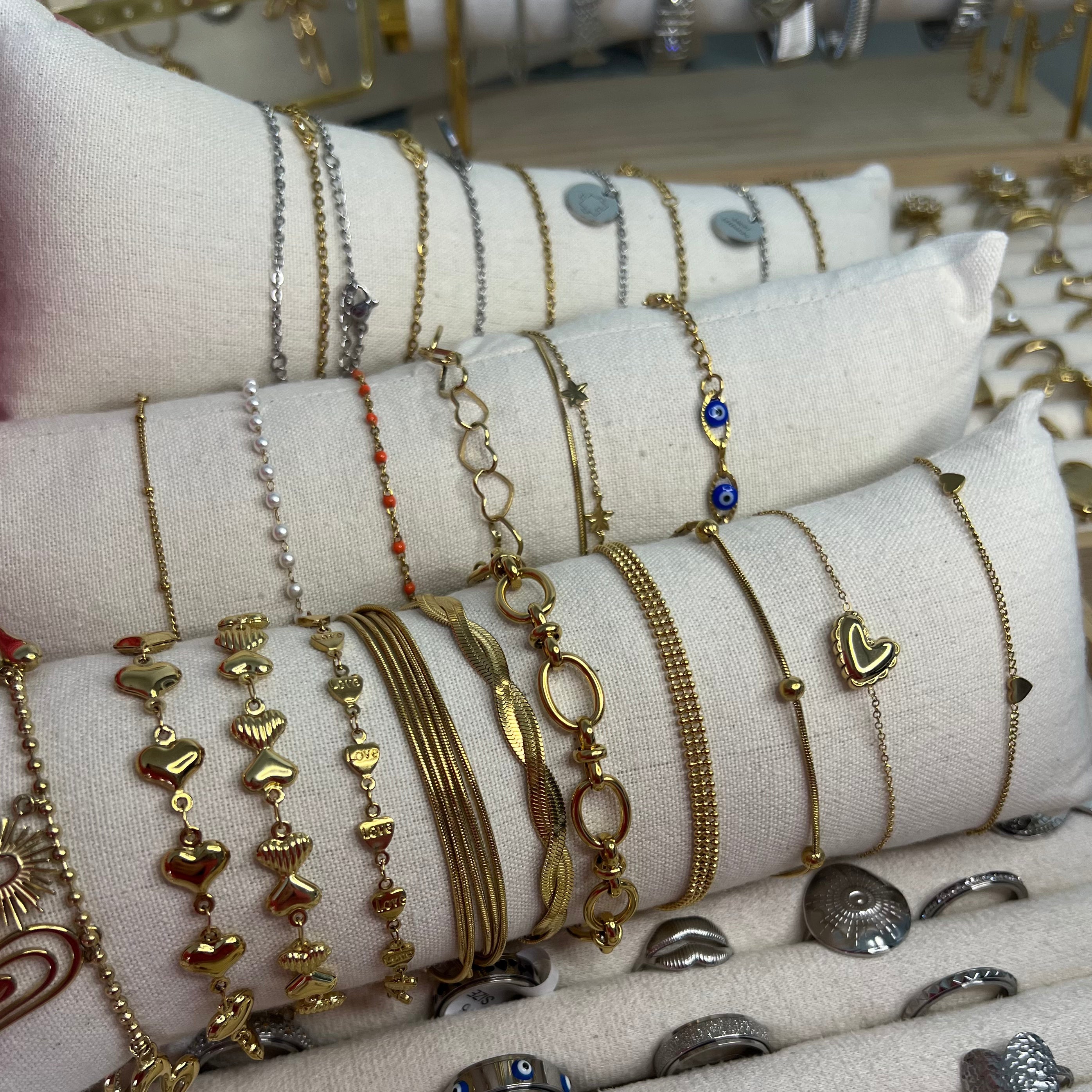 Trendkleuren sieraden 2026: goud, zilver en populaire kleurentrends voor jongeren