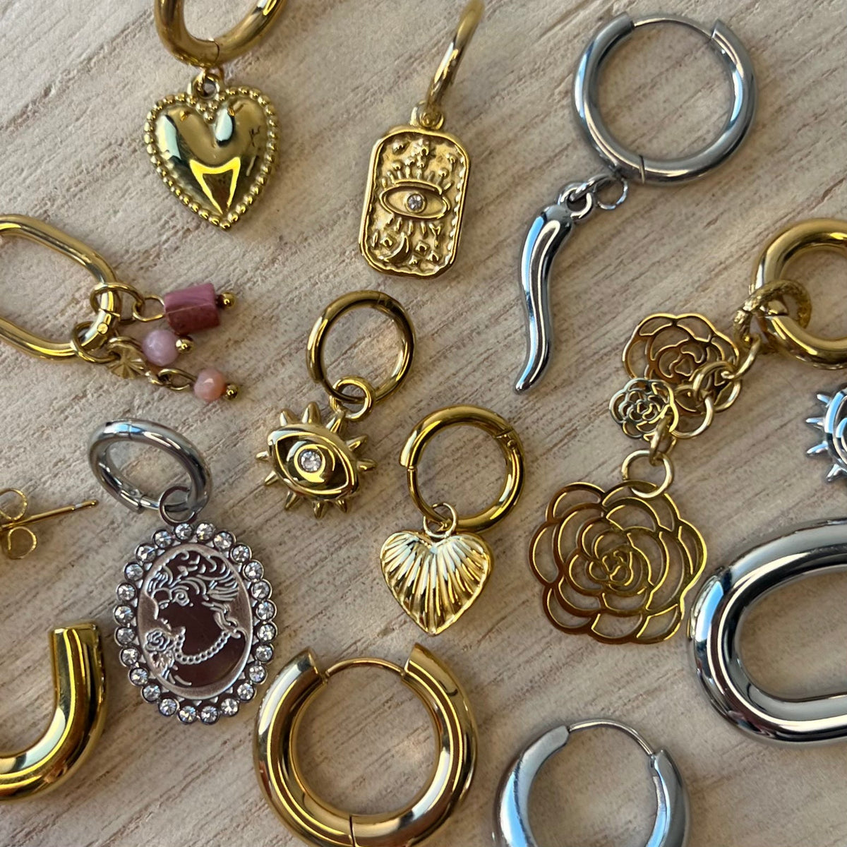 Earstack stylen: zo combineer je oorbellen tot één rustig geheel