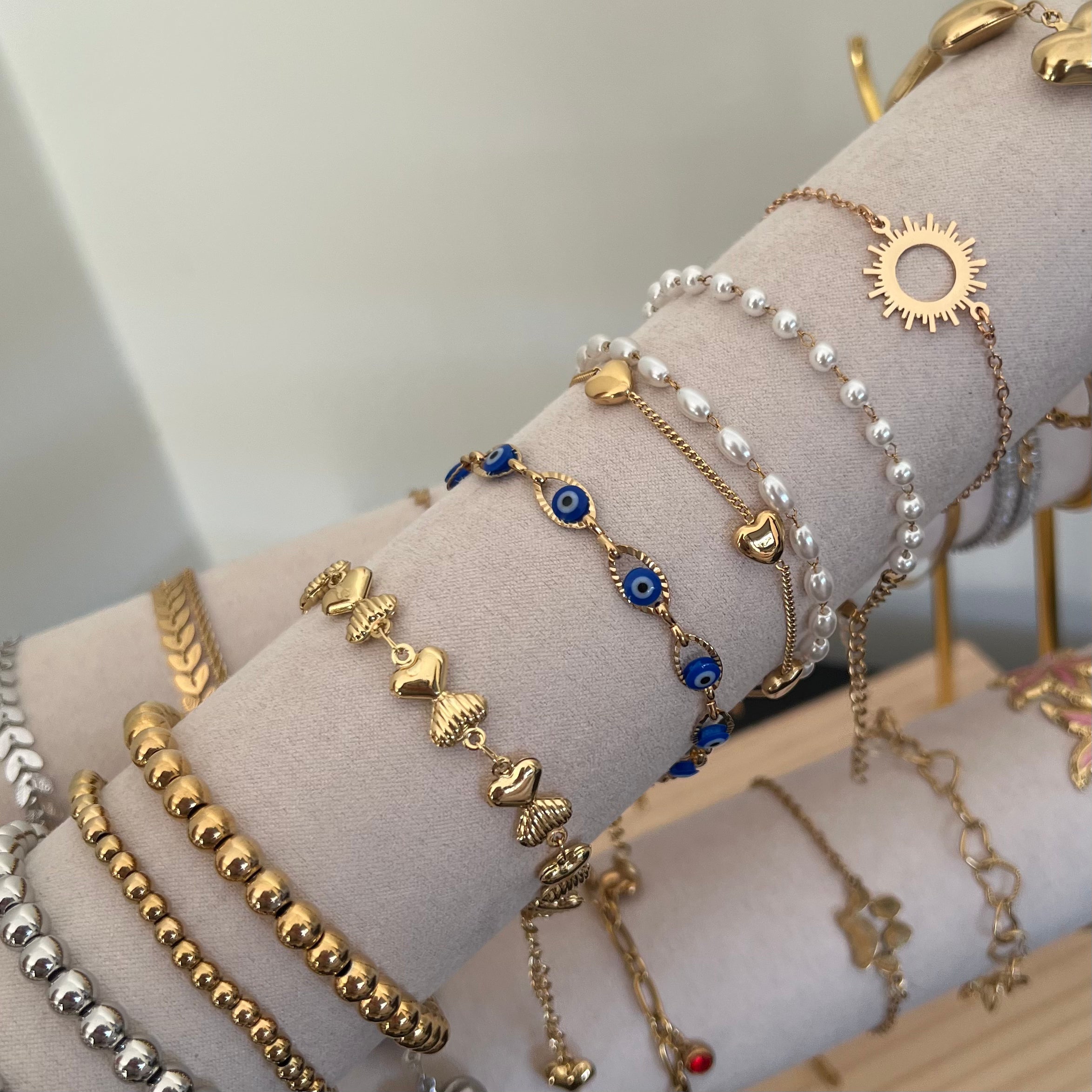 De symboliek achter mental health sieraden: welke symbolen en waarom?