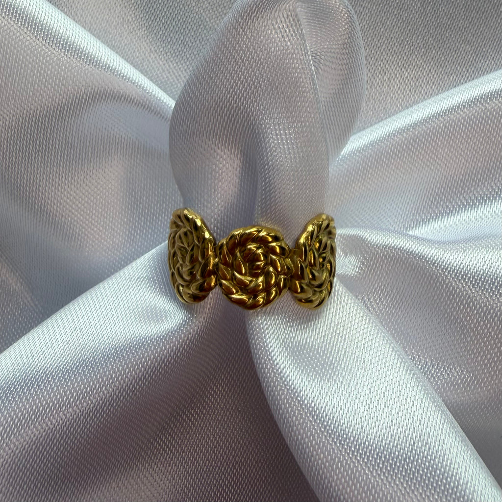 Twisted Round | Ring