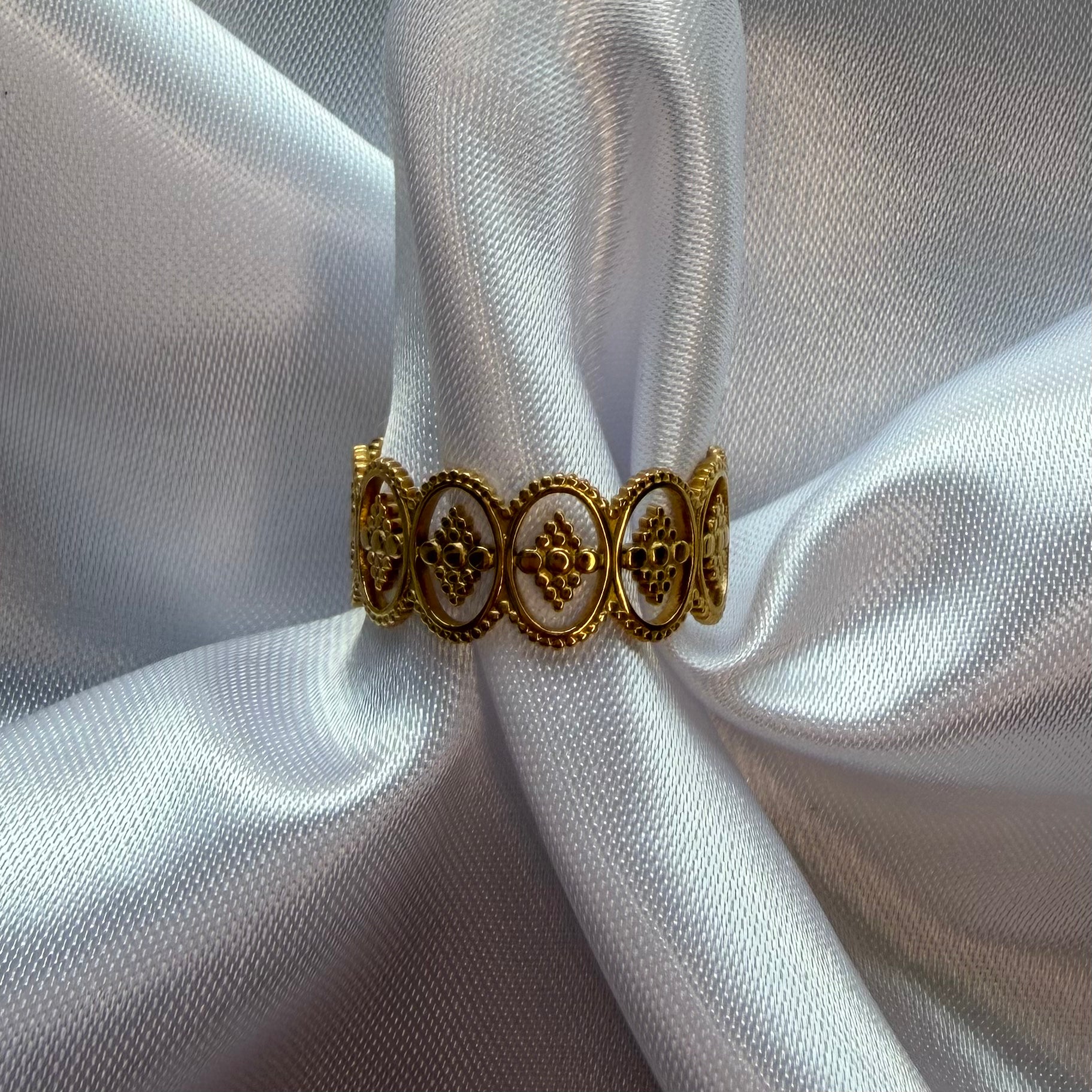 Ivory | Ring