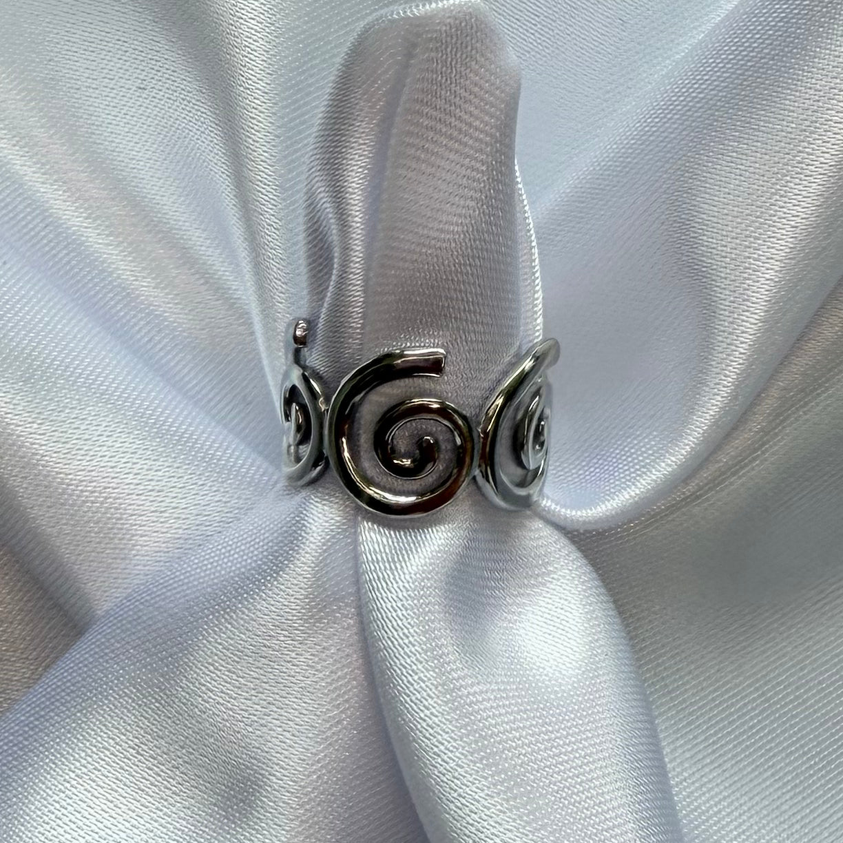 Loving Swirl | Ring