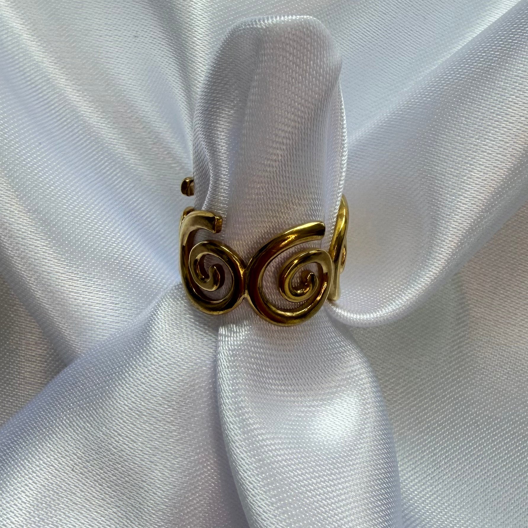 Loving Swirl | Ring