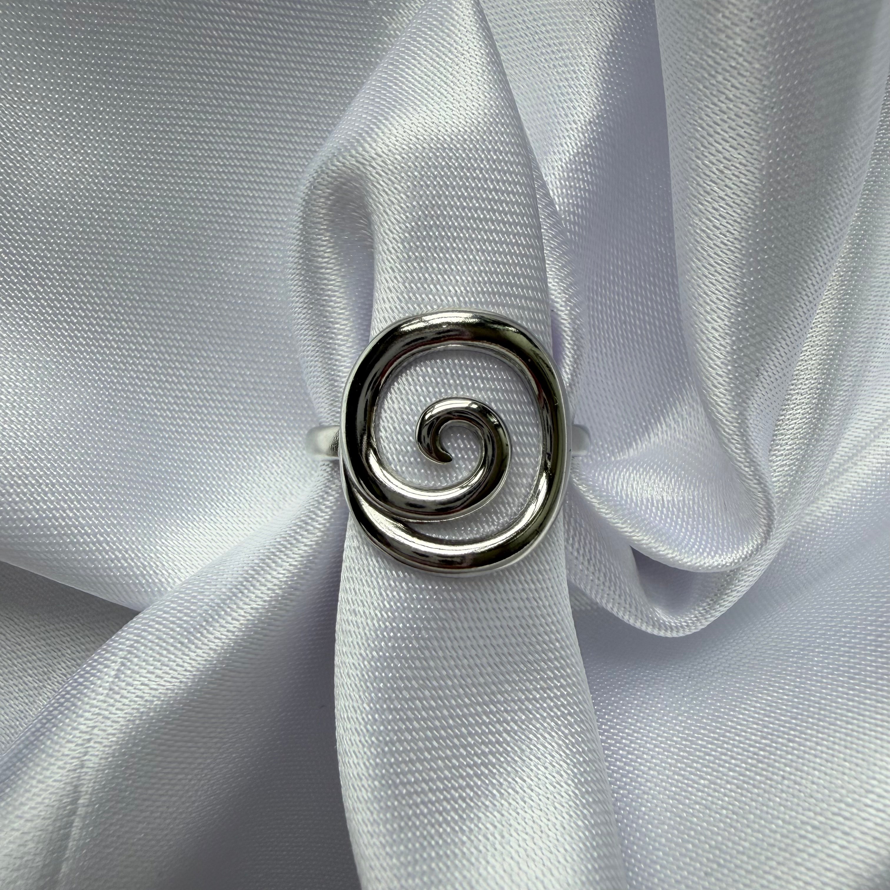 Lovely Swirl | Ring